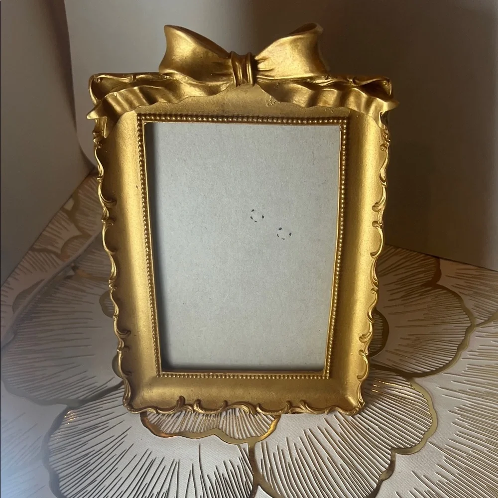 Elegant Gold Picture Frame with Bow Accent For 4x6 pictures - Picture 12 of 16